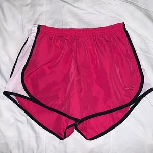 Pink running shorts 💓